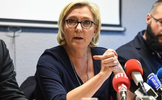 La Asamblea francesa retira el aforamiento a Le Pen por difundir fotos del Daesh