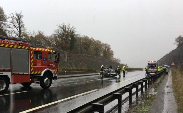 Un herido leve en Cades al caerse de un árbol desde seis metros