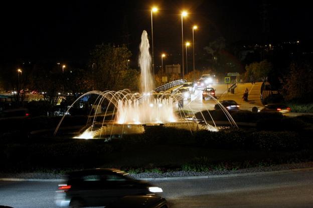 Los conductores critican la falta de luz en las rotondas de Tanos y La Inmobiliaria