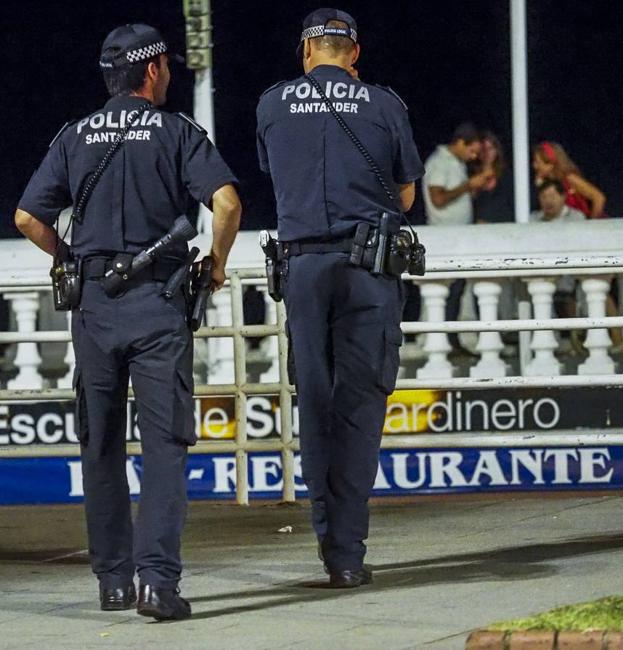 La plantilla municipal crecerá en 2018 con la incorporación de 12 policías y 3 bomberos