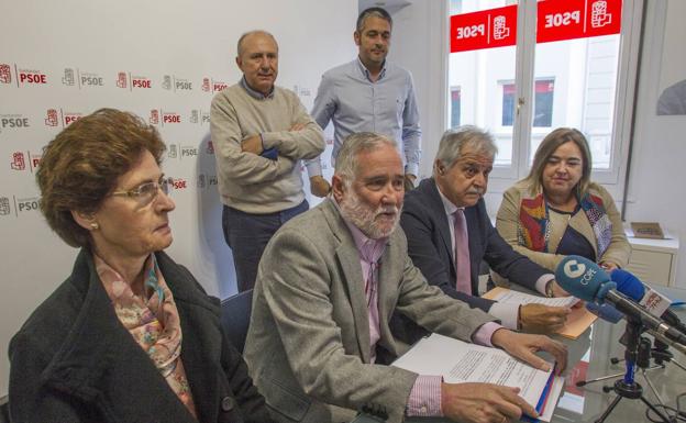 Ramón Ruiz critica la «falta de debate interno» en el PSOE de Santander