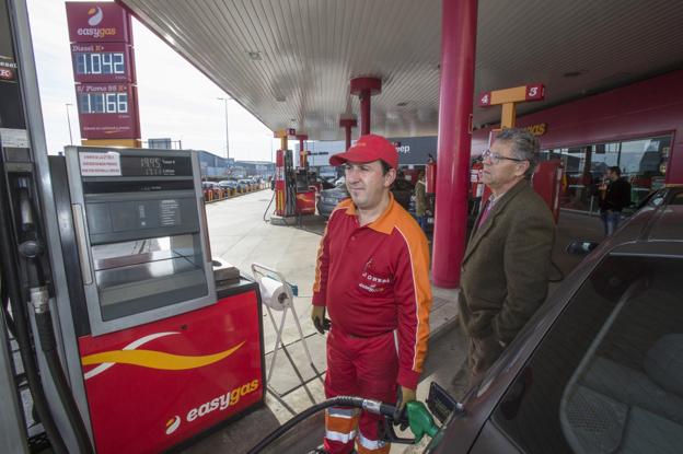El diésel no baja ya del euro en ninguna estación de servicio de Cantabria