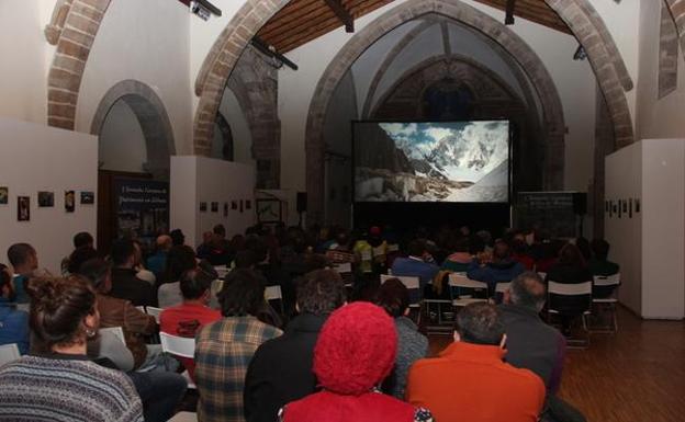 Comenzó el festival de cine de montaña 'Mendi Tour' en Potes