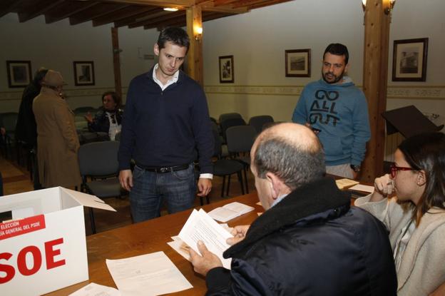 Zuloaga toma ventaja en la batalla por el control municipal en el PSOE