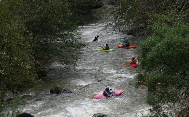 El Asón acoge el fin de semana la XII copa cántabra de kayak