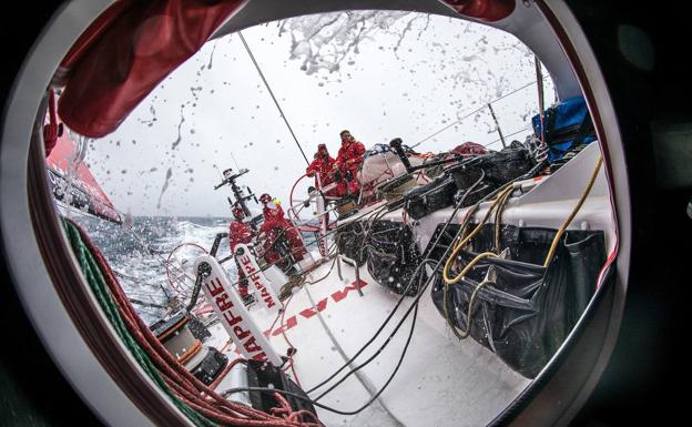 El 'Mapfre' se mantiene al frente de la flota cuando faltan 800 millas para llegar a Ciudad del Cabo