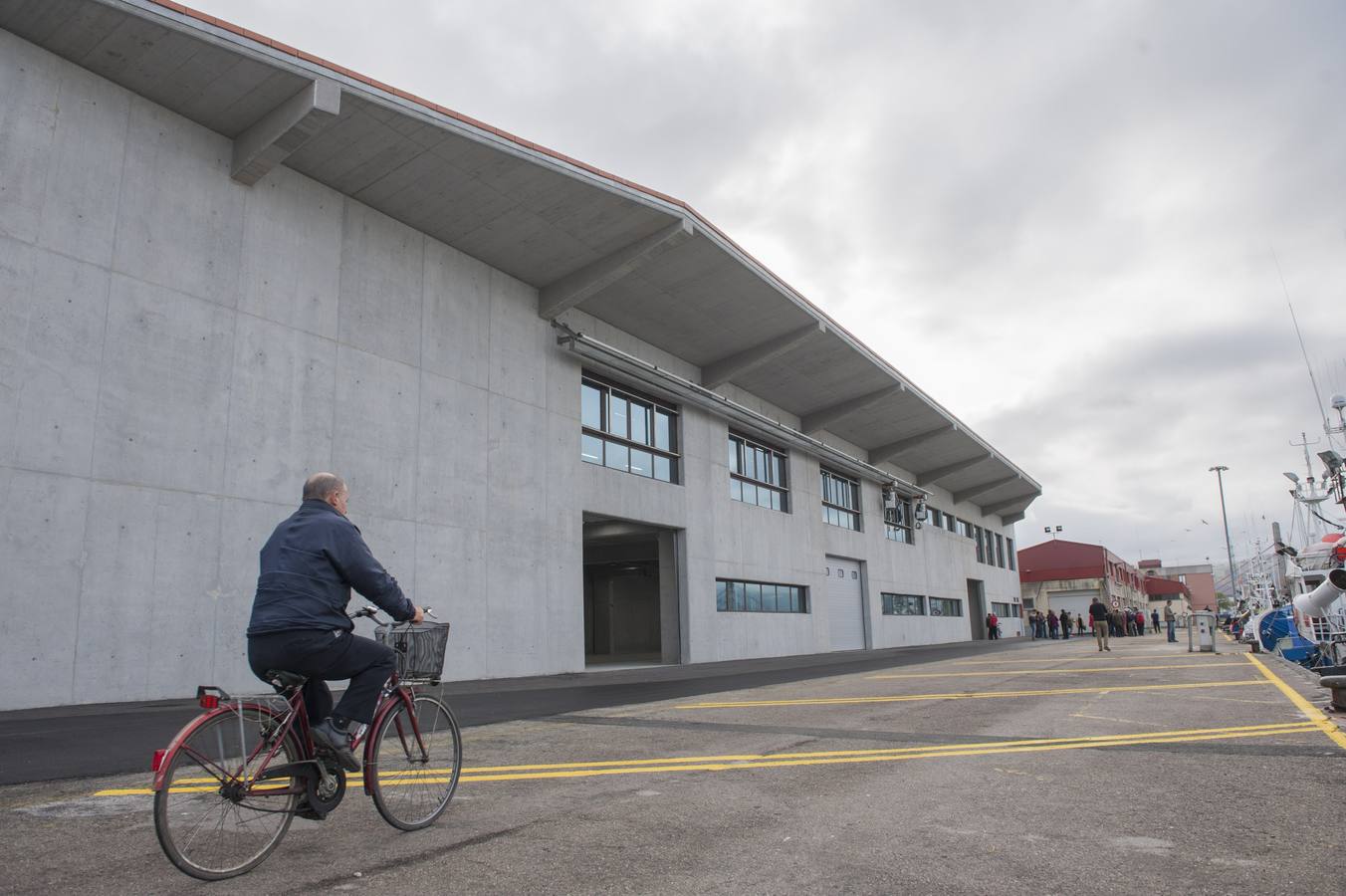 Colindres estrena su nueva lonja