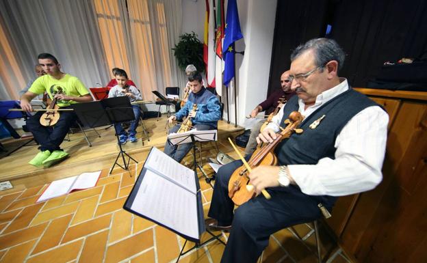 La escuela de folklore regulariza su situación y se convierte en asociación
