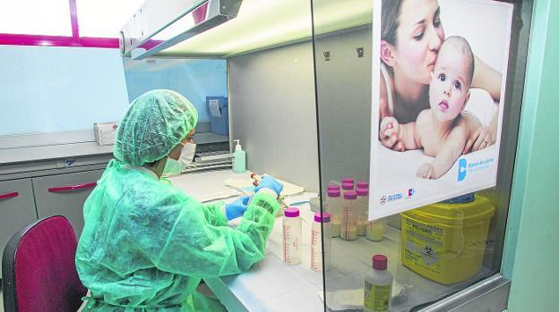 Cantabria pone en marcha el primer banco de leche materna destinada a bebés prematuros