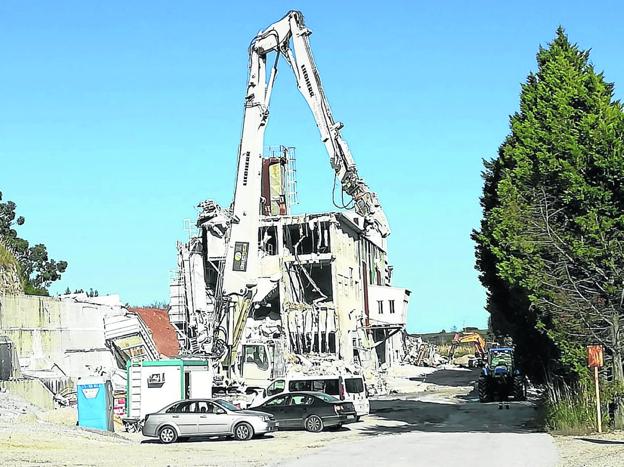 25 años después las marismas de Santoña se 'libran' de la planta de áridos de Montehano