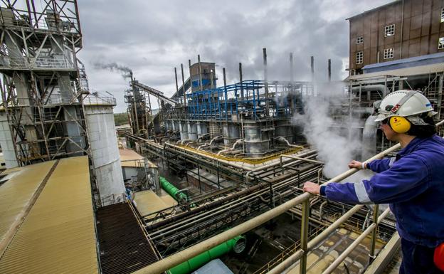 Solvay cifra en 52 los empleos que desaparecerán en su planta de Barreda