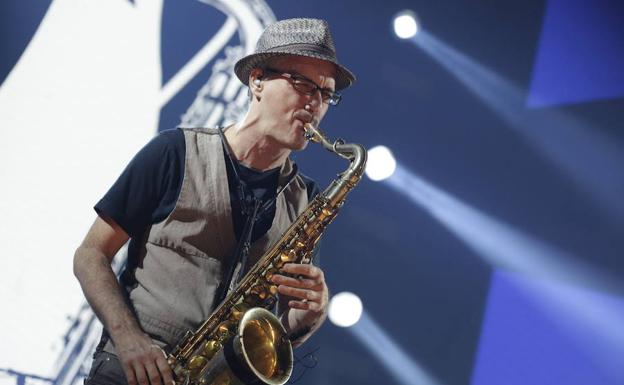 Javier Alzola, saxofonista de Fito: «Hoy en día muy pocos músicos viven de tocar»