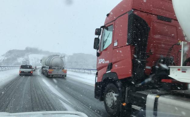 El temporal cierra cinco puertos e impide abrir la estación de Alto Campoo