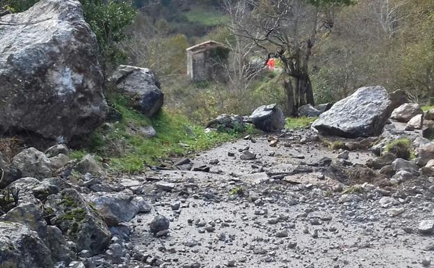 Reabre la carretera Rubalcaba-Mirones, cortada por desprendimiento