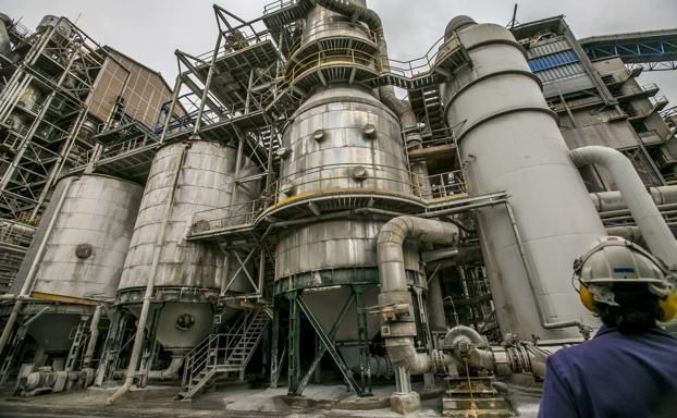 USO reclama inversiones «potentes» en la fábrica de Solvay para garantizar su futuro