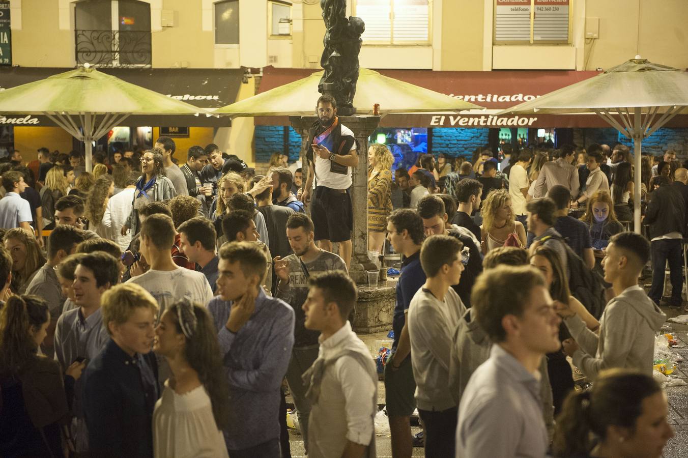 Los vecinos del centro de Santander luchan contra los nuevos horarios de los bares