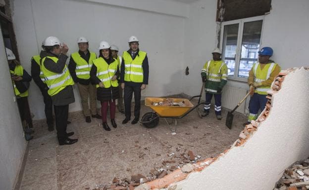 Arranca el derribo de los tres edificios de Adif que liberarán 1.500 metros cuadrados para Santander