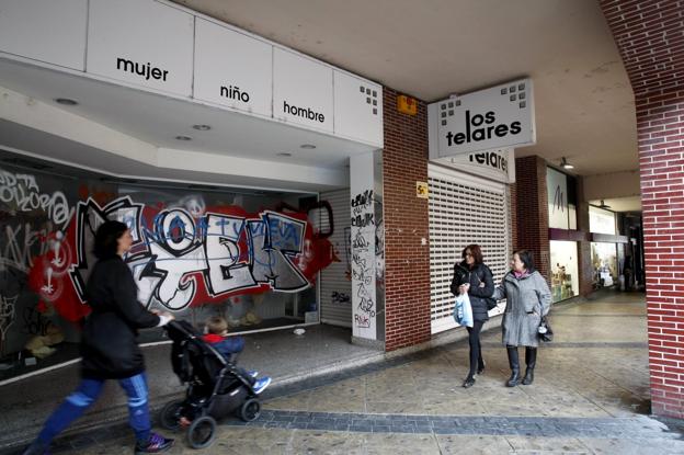 Sacan a subasta dos locales de la textil Los Telares en Torrelavega por 1,5 millones de euros