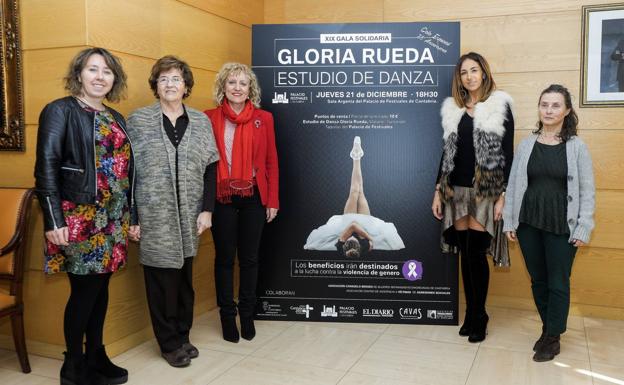 Gloria Rueda y sus alumnos bailan para apoyar económicamente a las mujeres maltratadas