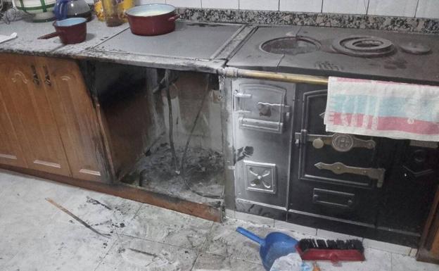 Se incendia una habitación en una casa de Santoña y la cocina en otra de Cillorigo de Liébana