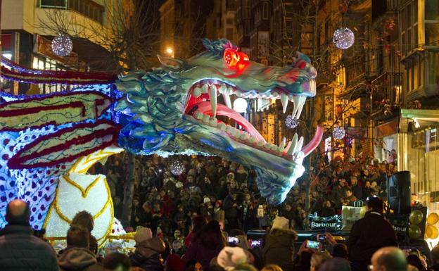 Trece carrozas, cuatro pasacalles y 400 personas participarán en la Cabalgata de Santander