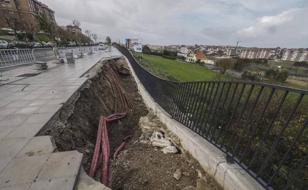 Se hunden 32 metros de acera en Los Castros
