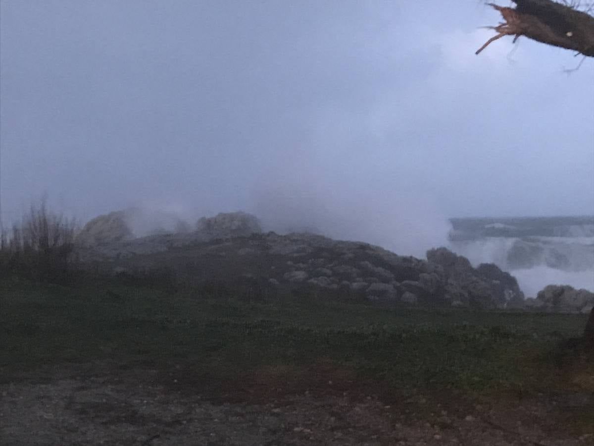 Olas de 10 metros activan la alerta roja en la costa cántabra