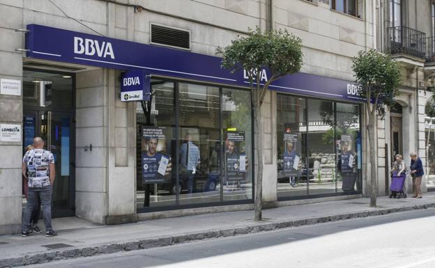 Cuatro años y medio de prisión por atracar un banco en Castro Urdiales