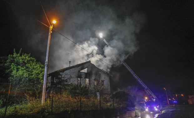 Fallece un hombre de 85 años al quemarse su casa en Gama