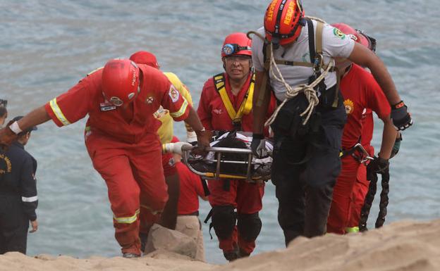 Encuentran otros dos cuerpos y suben a 53 las víctimas del accidente de autobús en Perú