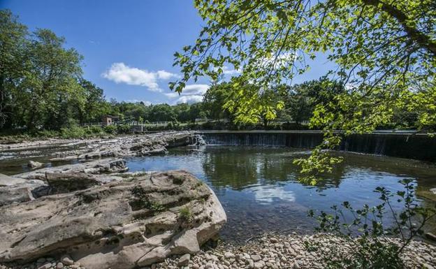 La Ordenanza de Convivencia de Reocín prohíbe saltar al río desde los puentes