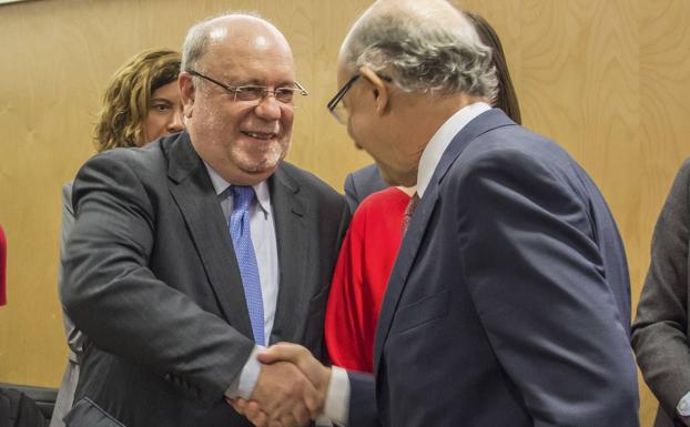 Revilla arremete contra Montoro y le llama «trilero» por congelar el dinero para Cantabria