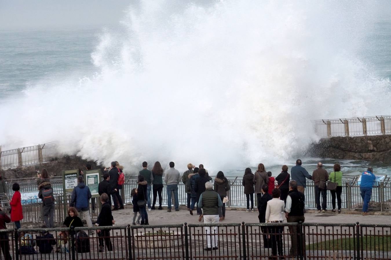 Las fuertes mareas vuelven a cebarse con La Magdalena