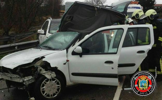 Un herido en un accidente ocurrido en la carretera que va de Hoznayo a Villaverde