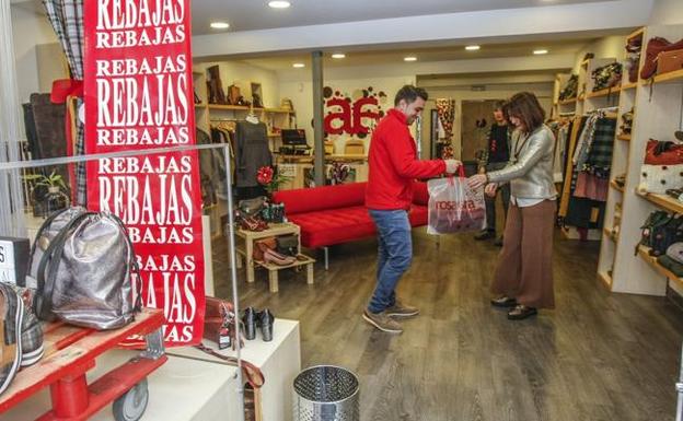 «El actual sistema de rebajas destruye al pequeño comercio», alerta el sector