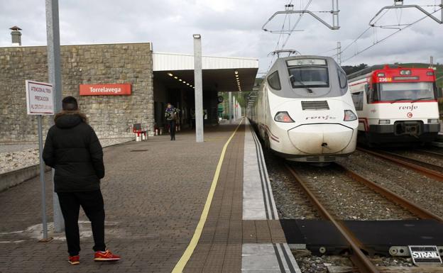 Los sindicatos alertan de que Renfe y Feve han perdido más del 30% de viajeros en Cantabria