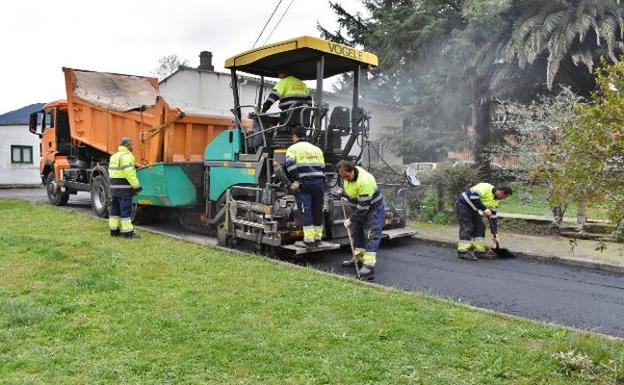 Los Corrales invierte cerca de 300.000 euros para renovar el asfaltado