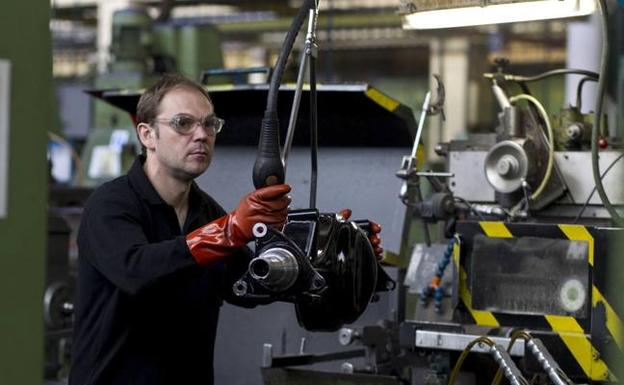 La producción industrial se dispara en Cantabria un 9,2%, el doble que la media