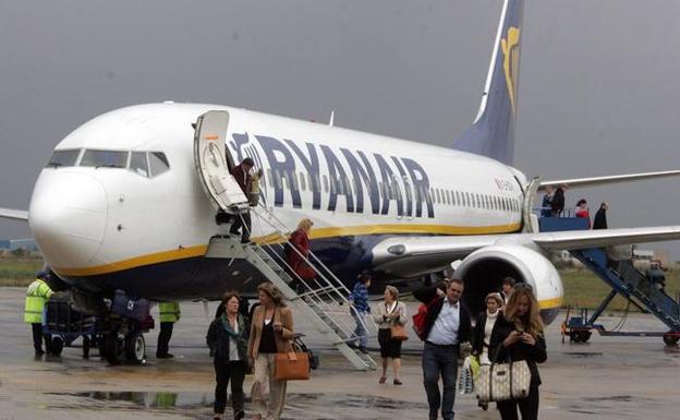 El aeropuerto gana 160.000 pasajeros durante 2017 y vuelve a acercarse al millón