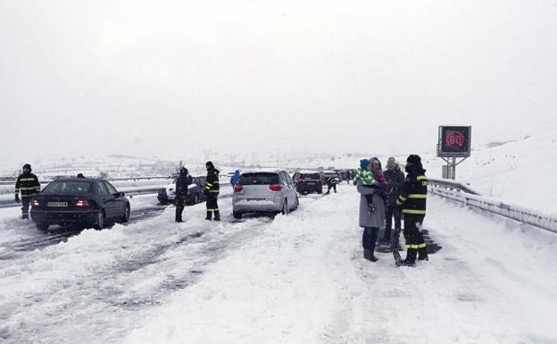 El temporal de nieve afecta ya a 89 vías en todo el país