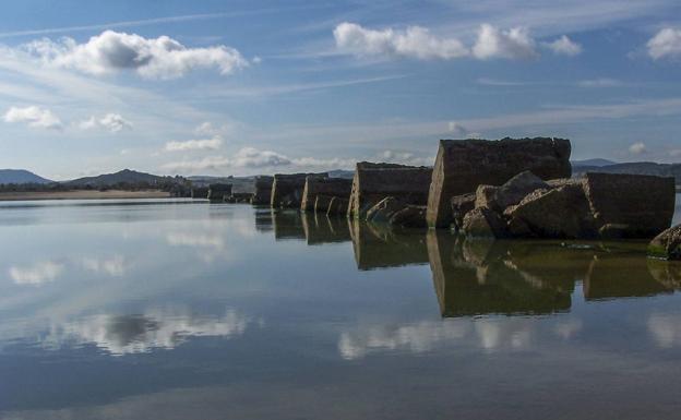 El Gobierno estudia acondicionar una zona en el Pantano del Ebro para la práctica de remo olímpico