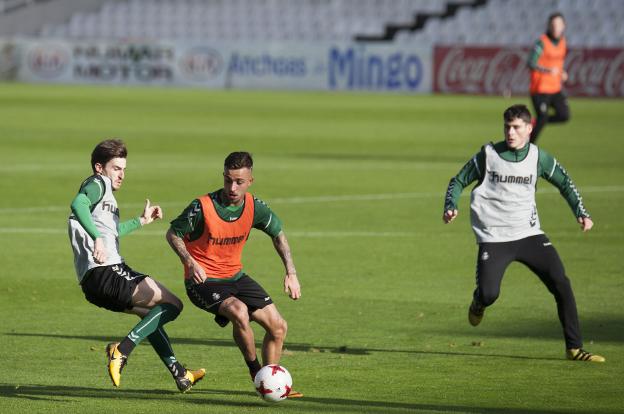 Acosta sorprende y Paco Regalón da el susto en El Sardinero