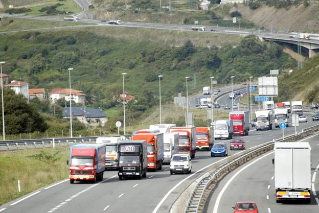 El transporte cántabro interpone más de 250 demandas contra el cártel de los camiones