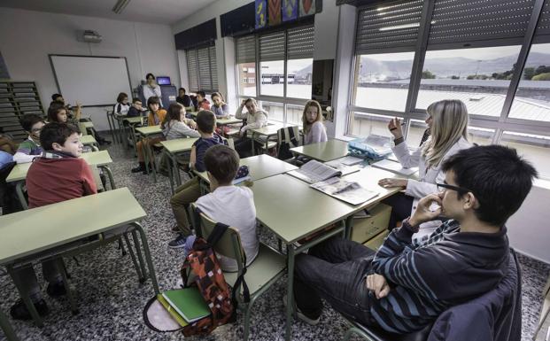 Cantabria tiene 37 clases de Infantil y Primaria que superan el tope de 25 alumnos