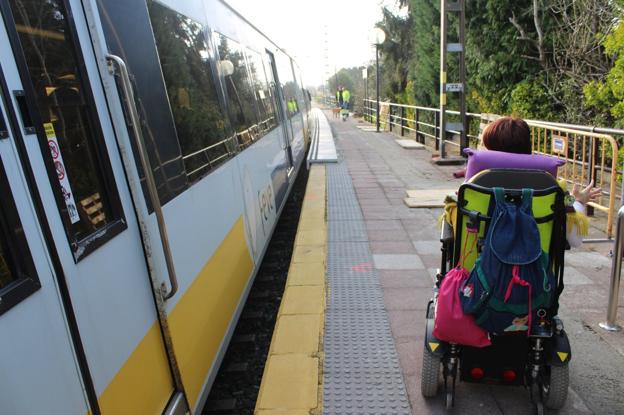 La obra de Renfe para hacer accesible la estación de Mar «no sirve para nada»