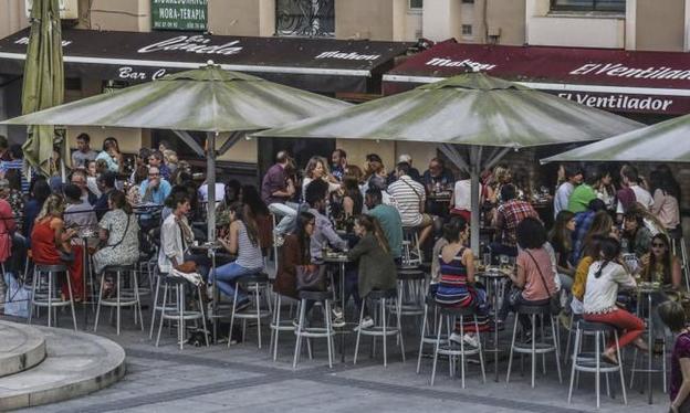 Los vecinos podrán solicitar que se reduzca la hora de cierre de bares en zonas residenciales