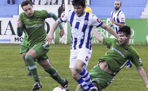 La Gimnástica continúa al acecho del líder tras golear al colista