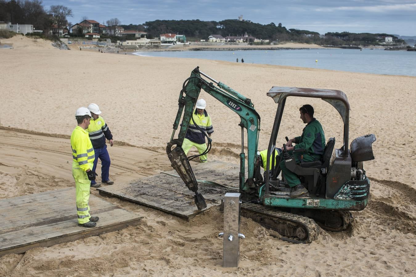 Arrancan las obras para estabilizar la arena de La Magdalena y Peligros