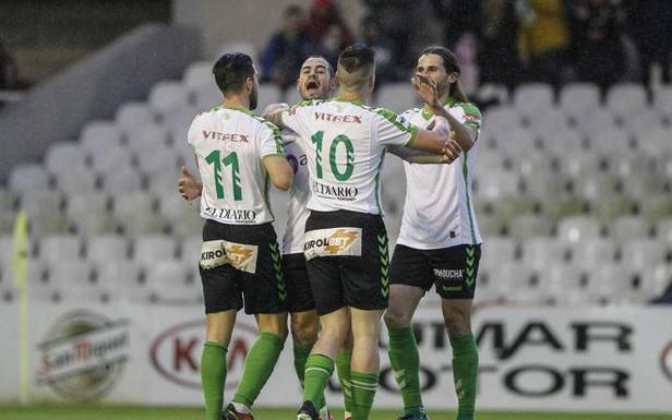 Media docena de delanteros para el gol