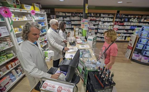 El envejecimiento y los fármacos nuevos elevan por cuarto año el gasto en recetas